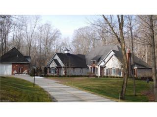 1254 Oak Knoll Dr, Akron, OH 44333-2230