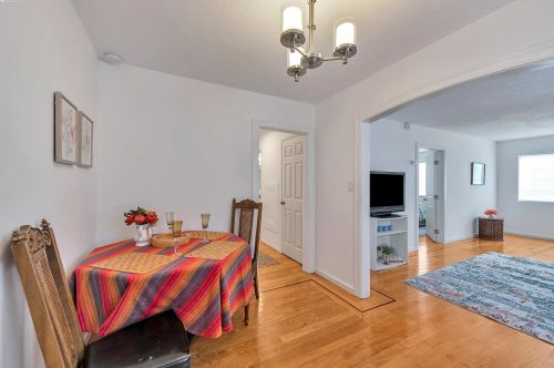 2031 103rd Ave, Oakland CA  94603-3325 exterior