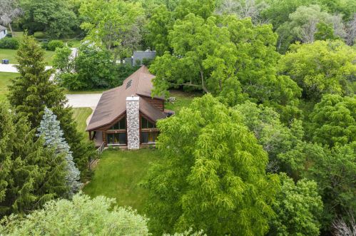 2944 130th St, Waukesha, WI 53151-4038