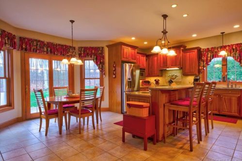 216 Watch Hill Rd, Kensington CT  06037-3657 exterior