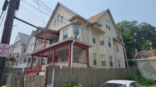 16 Plaza Ave, Waterbury, CT 06710-1503