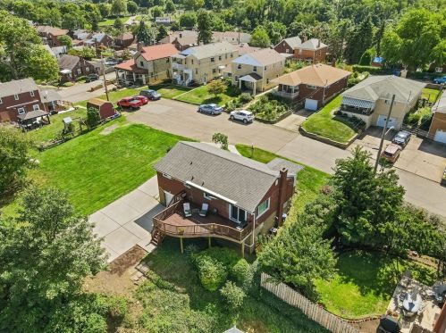 579 Montclair St, Pittsburgh PA 15217-2808 exterior