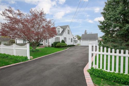68 Avenue A, San Remo, NY 11754-2503