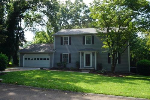 9124 Candlewood Dr, Knoxville, TN 37923-2206