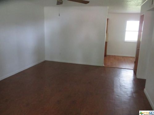 1208 Cobb St, Edna, TX 77957-2014