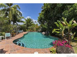 120 Kuupua St, Kailua, HI 96734-2735