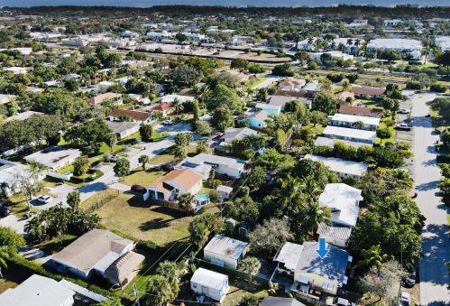 225 10th St, Delray Beach, FL 33444-4047