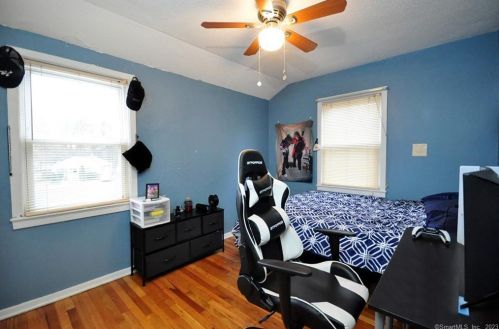 16 Oval Ln, Manchester CT  06040-4712 exterior
