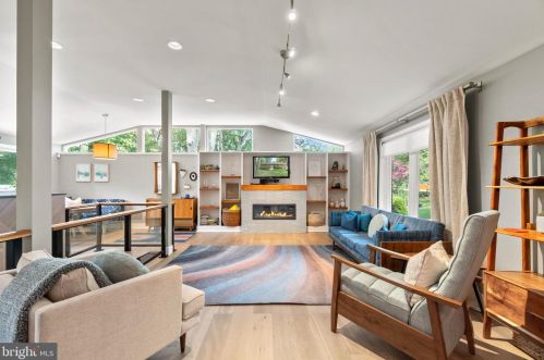 3332 Ellis Ct, Falls Church, VA 22042-3610