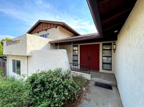 5700 Peacock Ln, Riverside, CA 92505-3142