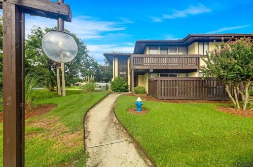 42 Clubhouse Dr, Palm Coast, FL 32137-8135