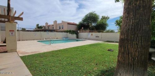 8841 8th St, Phoenix AZ 85020-3096 exterior