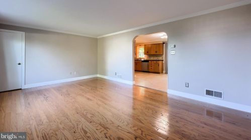1898 Manor Ridge Dr, Lancaster PA  17603-4447 exterior