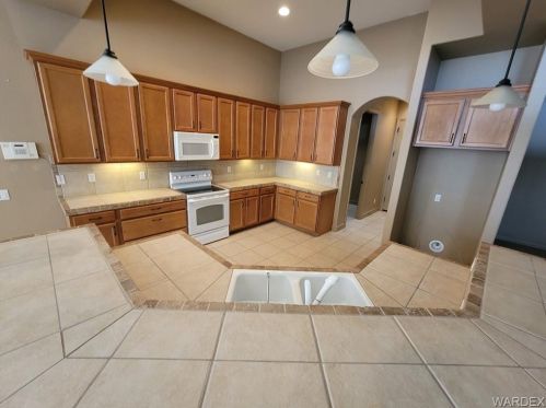 2779 Sidewheel Dr, Bullhead City, AZ 86429-1129