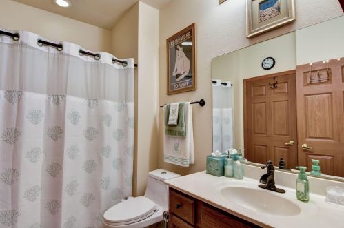 3920 92, Milwaukee WI 53228-2100 exterior