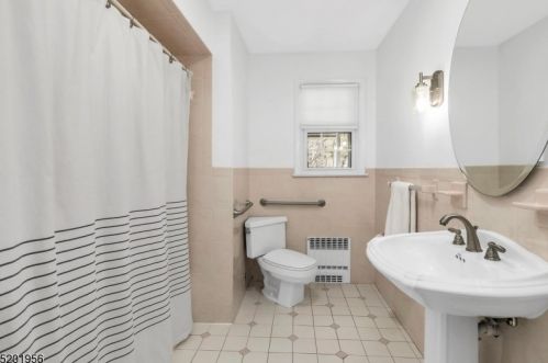 127 Hillside Ave, Bedminster NJ  07921-2516 exterior