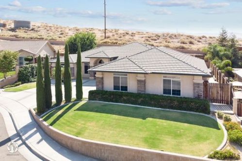 449 Quail Ct, Taft, CA 93268-4511