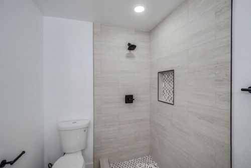 3707 Balboa Dr, Oceanside CA  92056-3947 exterior