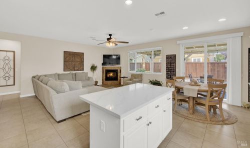 8001 Finchley Ct, Vacaville CA  95687-8253 exterior