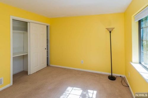 3710 Mark Twain Way, Mahwah NJ  07430-3477 exterior