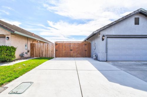 706 Mission Ridge Dr, Manteca, CA 95337-6888