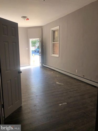 1579 10th St, Camden, NJ 08104-1651