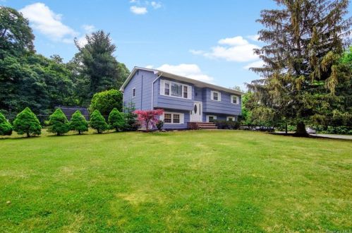 25 Victoria Dr, Airmont, NY 10901-6624