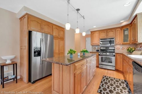 812 Pleasant St, Southington CT  06489-2015 exterior