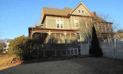 99 Church St, Ware, MA 01082-1203