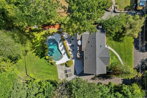 180 Hillair Cir, White Plains NY  10605-4506 exterior