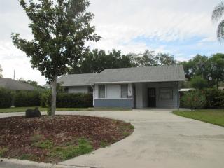 2763 Nancy St, Sarasota, FL 34237-7621
