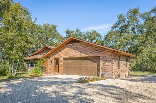 211 Bayshore Dr, Saint George Island FL  32328-3365 exterior