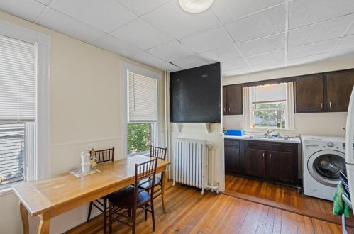 7 Bayview Ave, Middletown RI 02840-2108 exterior