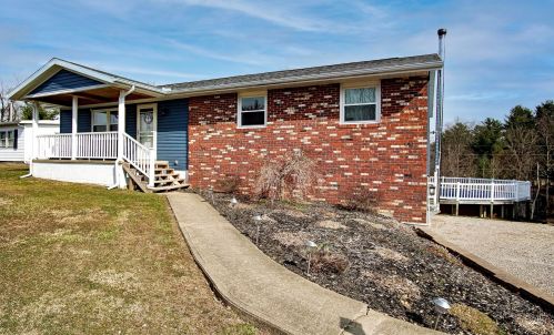 3229 Wayne Ridge Rd, Zanesville, OH 43701-8653
