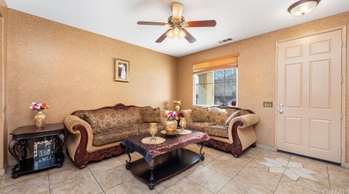 14561 Hummingbird Rd, Victorville, CA 92394-7574