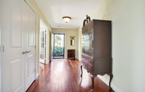 136 Mariner Ln, Bayshore, NY 11706-8119