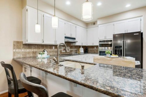 4712 Bryce Cir, Carlsbad CA  92008-4289 exterior