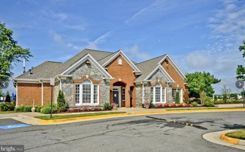 8231 Singleleaf Ln, Lorton VA  22079-5634 exterior