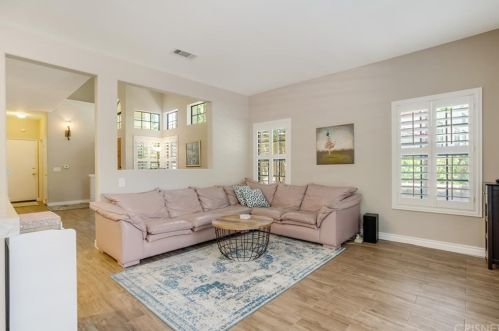 372 Turin St, Calabasas CA  91377-5527 exterior