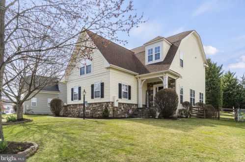 9315 Falling Water Dr, Bristow, VA 20136-6141