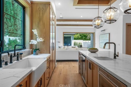 4765 Lemona Ave, Van Nuys CA 91405-4530 exterior