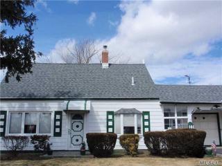 17 Harbor Ln, Plainedge, NY 11756-3935
