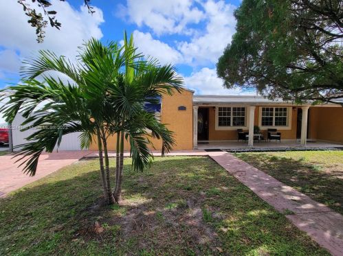 17 Suffolk Ave, Hialeah FL  33010-5035 exterior