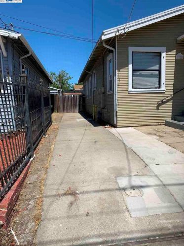 2239 87th Ave, Oakland, CA 94605-3919