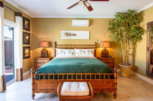 828 Mira Grande, Palm Springs CA  92262-1209 exterior