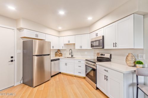 7344 43rd Ave, Glendale, AZ 85301-2266