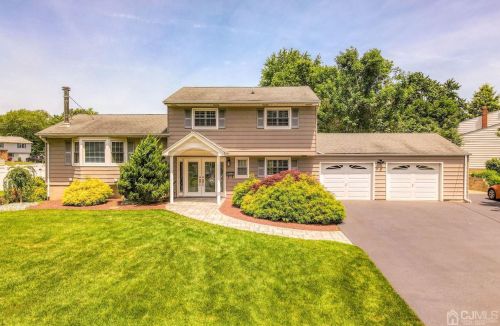 18 Vauxhall Rd, East Brunswick, NJ 08816-1717