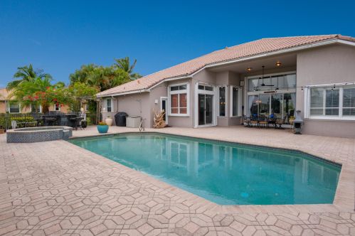 7830 Woodsmuir Dr, West Palm Beach, FL 33412-1640