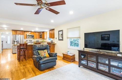 41 Essex Ave, Bernardsville NJ  07924-2235 exterior