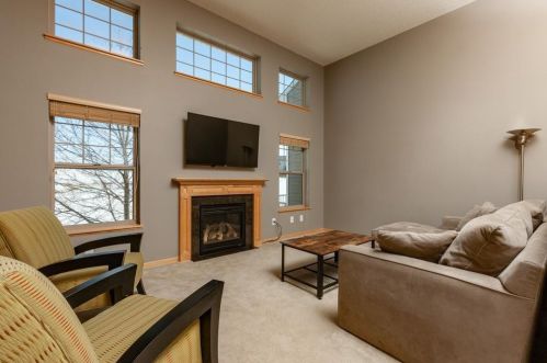 3155 Frontier Dr, Saint Paul, MN 55129-7788